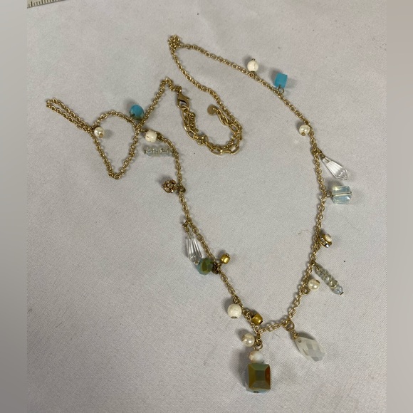 Dainty feminine Goldtone necklace with dangles - Picture 4 of 6